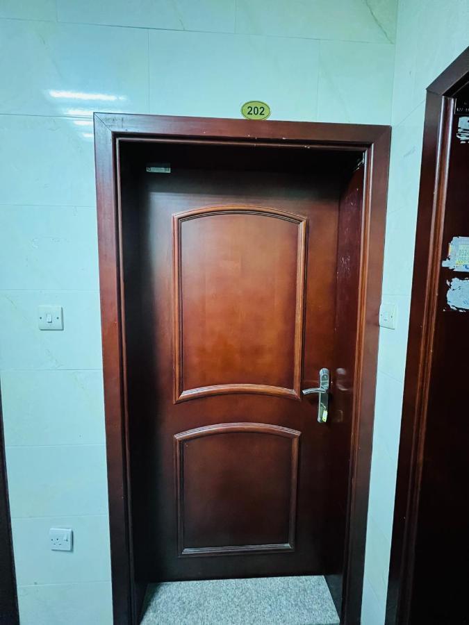 Comfort Tourist Place For Male Дубай Екстериор снимка